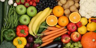 Foto zeigt viele Obst- und Gemüsesorten